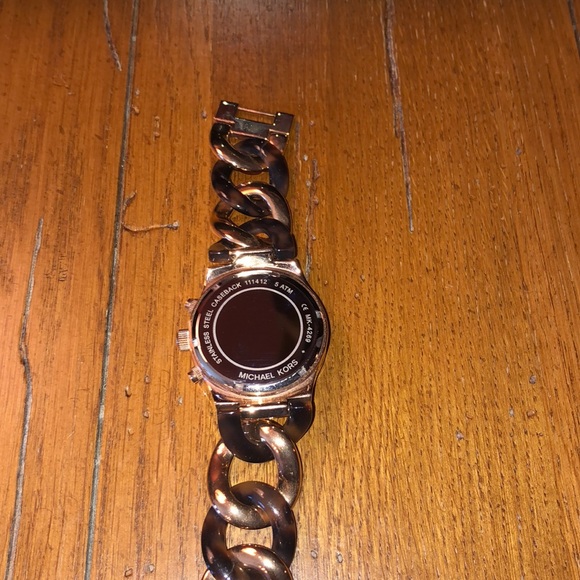 💝Michael Kors Watch 💝MAKE A REASONABLE OFFER - Picture 3 of 4